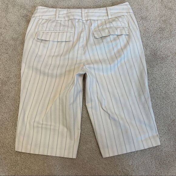 𝅺CLUB Monaco pinstripe shorts cream Bermuda Sz 6 - Picture 3 of 11